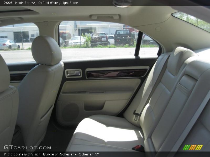 Oxford White / Light Stone 2006 Lincoln Zephyr