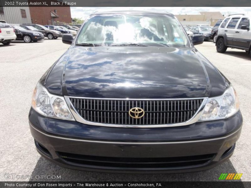 Black / Taupe 2002 Toyota Avalon XL
