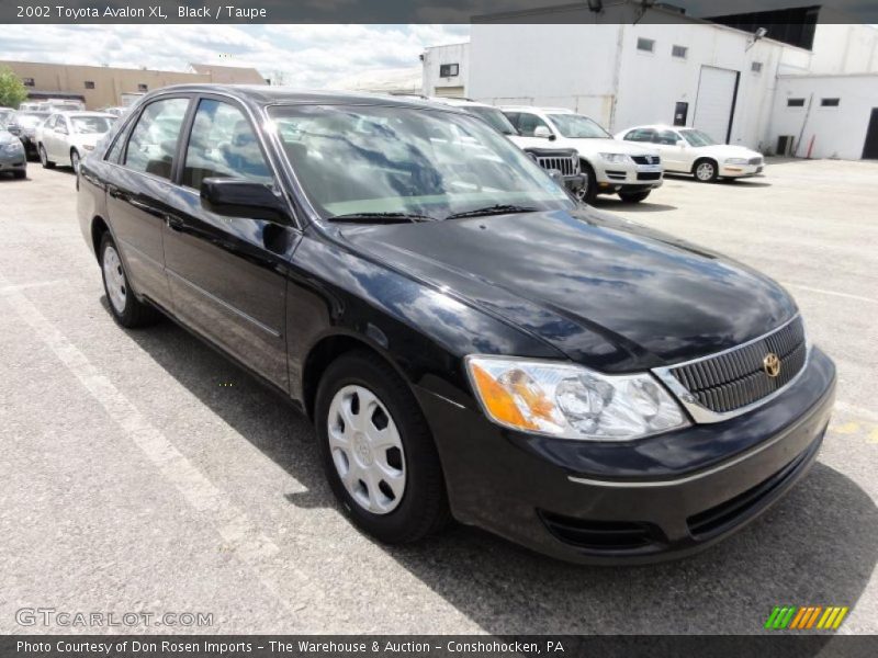 Black / Taupe 2002 Toyota Avalon XL