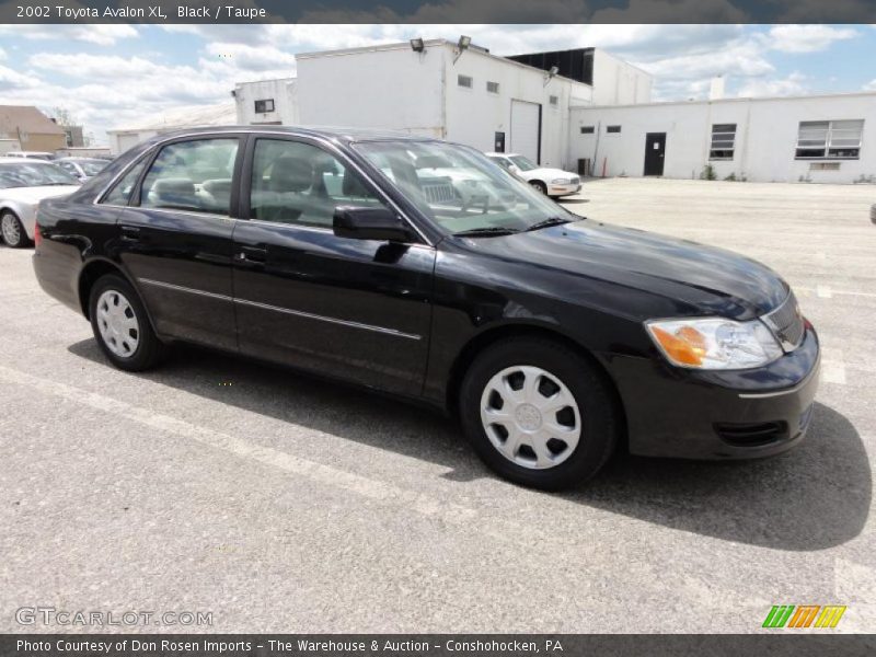 Black / Taupe 2002 Toyota Avalon XL