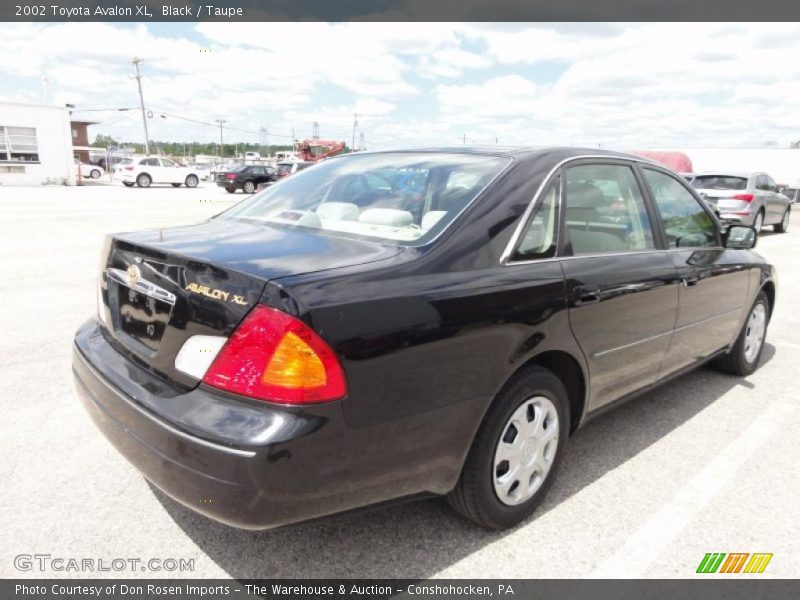 Black / Taupe 2002 Toyota Avalon XL