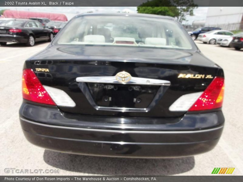 Black / Taupe 2002 Toyota Avalon XL