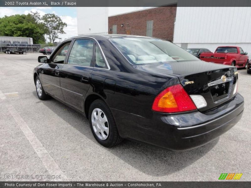 Black / Taupe 2002 Toyota Avalon XL