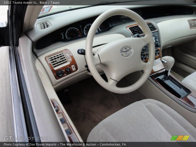 Black / Taupe 2002 Toyota Avalon XL