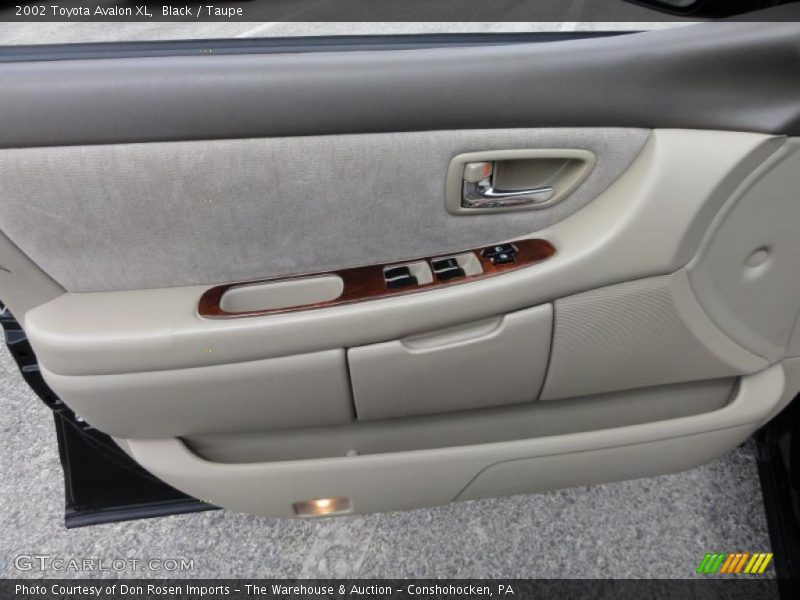 Black / Taupe 2002 Toyota Avalon XL