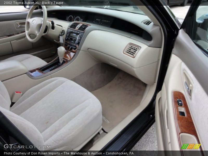 Black / Taupe 2002 Toyota Avalon XL