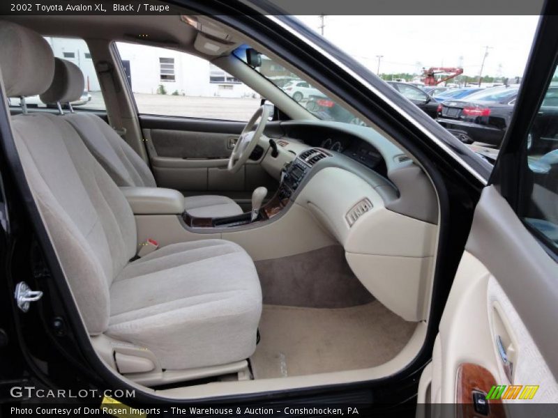 Black / Taupe 2002 Toyota Avalon XL