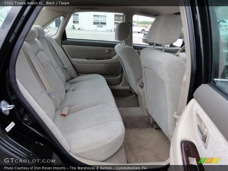 Black / Taupe 2002 Toyota Avalon XL