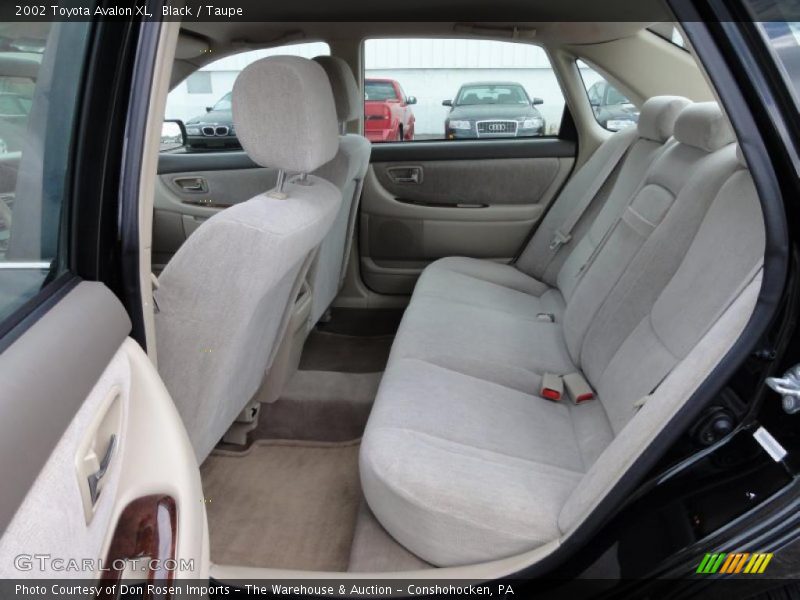 Black / Taupe 2002 Toyota Avalon XL