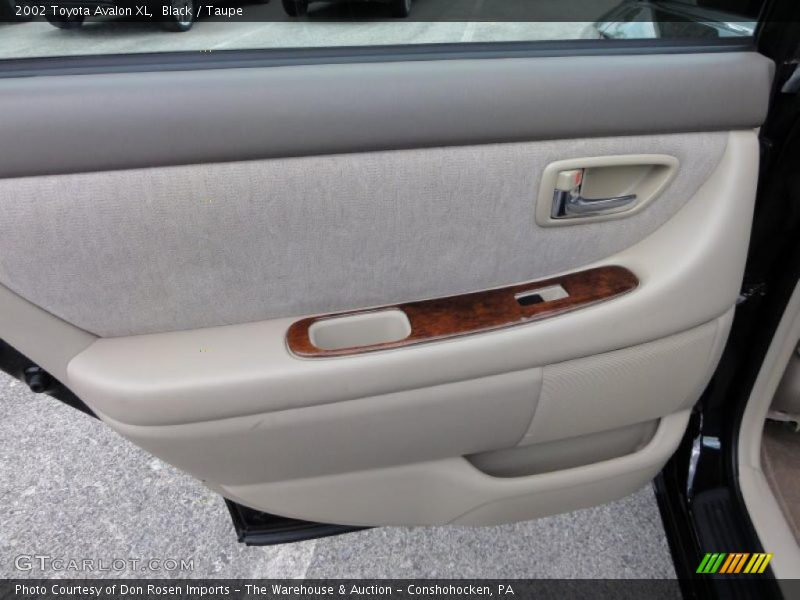 Black / Taupe 2002 Toyota Avalon XL