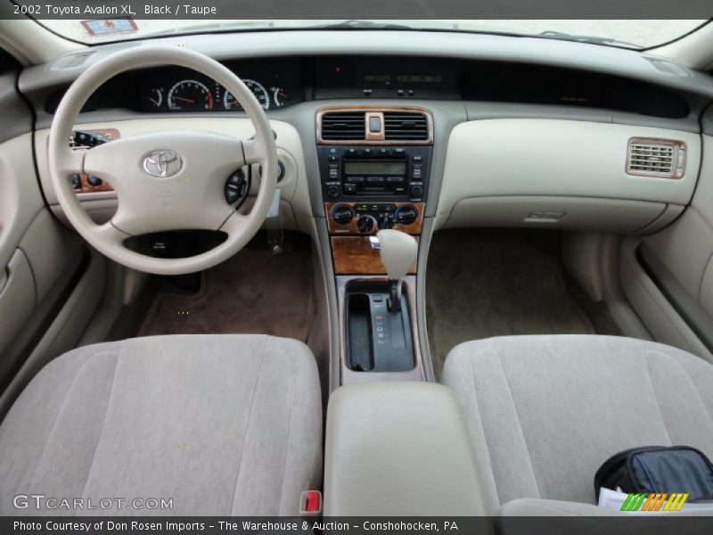 Black / Taupe 2002 Toyota Avalon XL