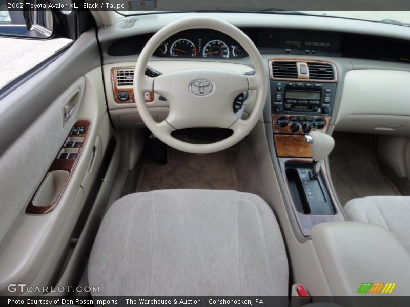 Black / Taupe 2002 Toyota Avalon XL