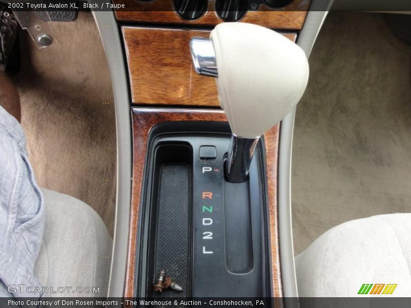 Black / Taupe 2002 Toyota Avalon XL