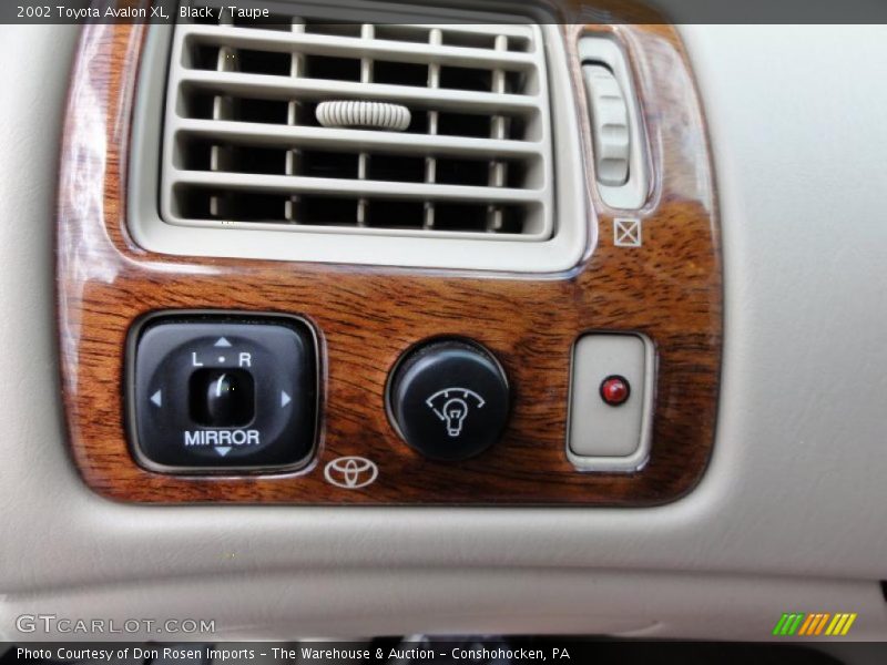 Black / Taupe 2002 Toyota Avalon XL