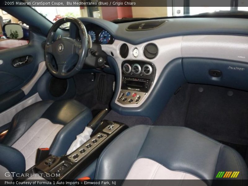  2005 GranSport Coupe Grigio Chiaro Interior
