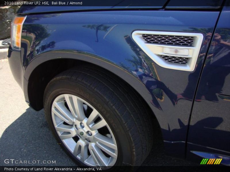Bali Blue / Almond 2010 Land Rover LR2 HSE