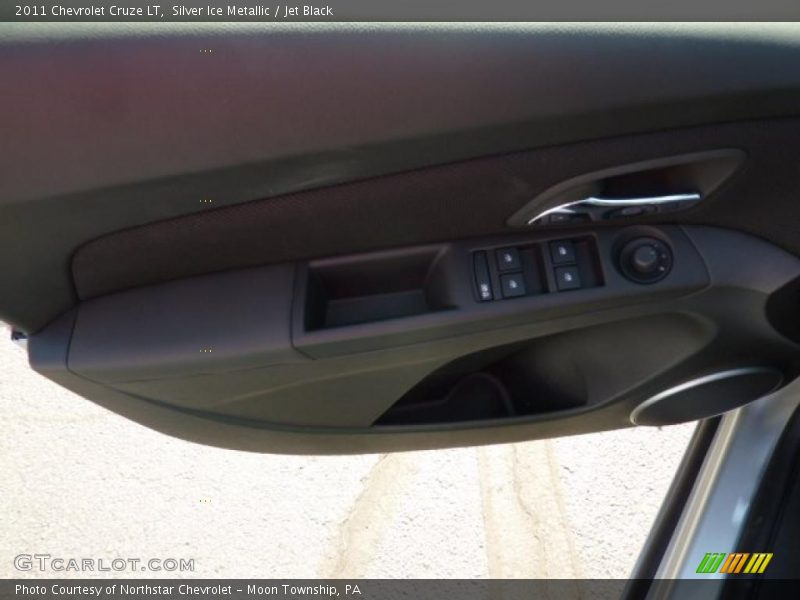 Silver Ice Metallic / Jet Black 2011 Chevrolet Cruze LT