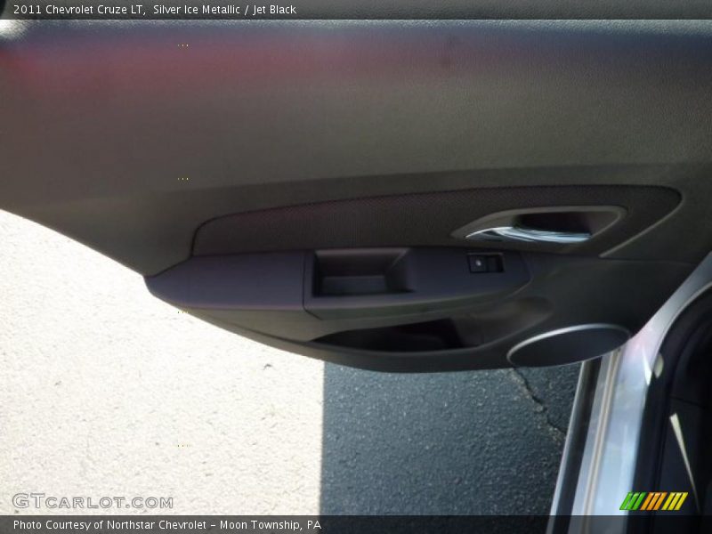 Silver Ice Metallic / Jet Black 2011 Chevrolet Cruze LT