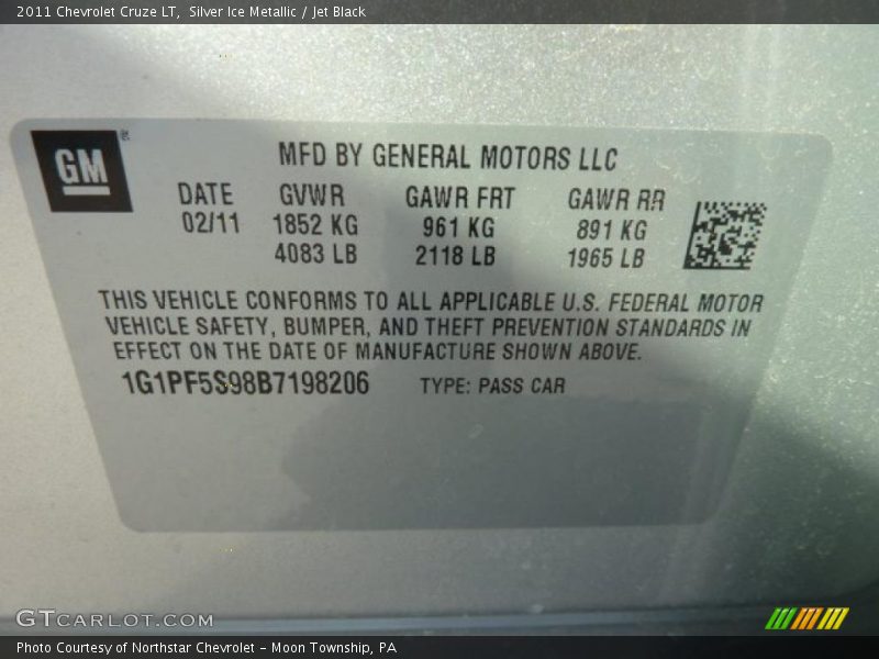 Silver Ice Metallic / Jet Black 2011 Chevrolet Cruze LT