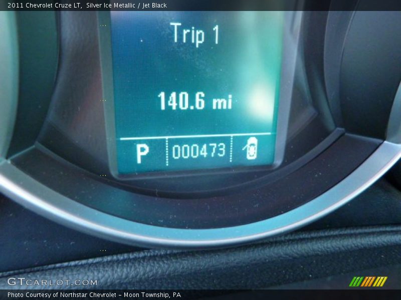Silver Ice Metallic / Jet Black 2011 Chevrolet Cruze LT