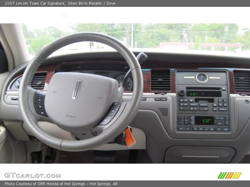 Dashboard of 2007 Town Car Signature