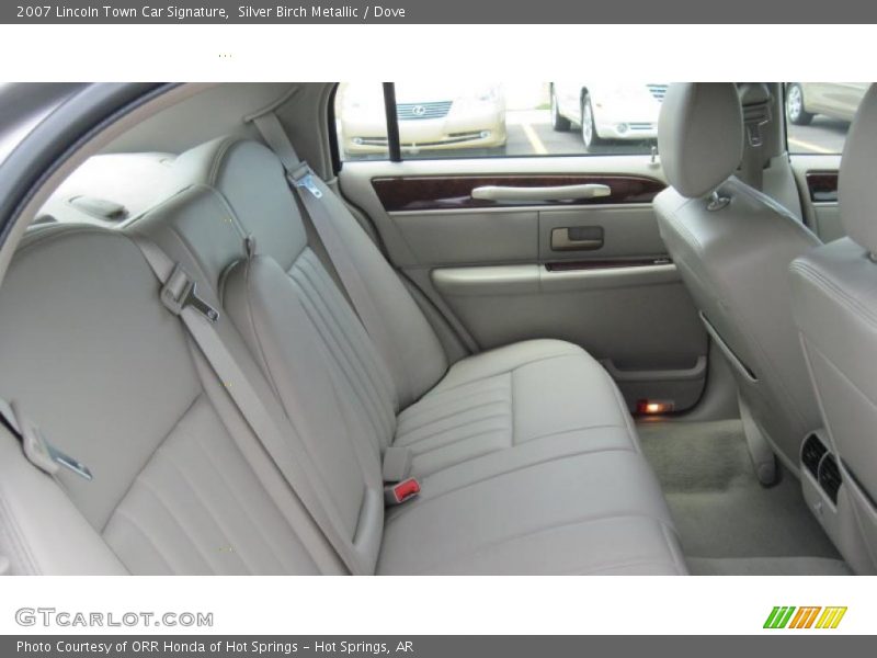  2007 Town Car Signature Dove Interior
