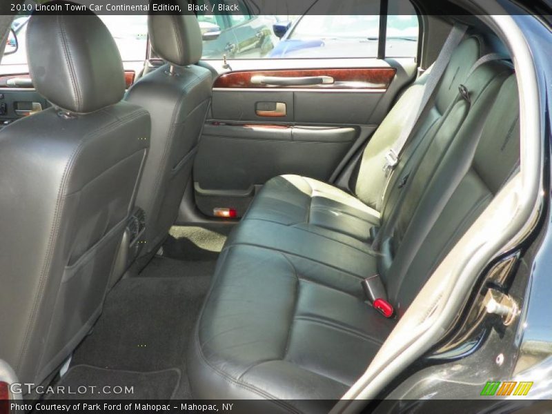 Black / Black 2010 Lincoln Town Car Continental Edition