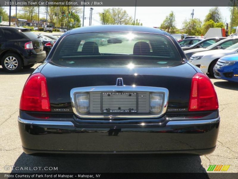 Black / Black 2010 Lincoln Town Car Continental Edition