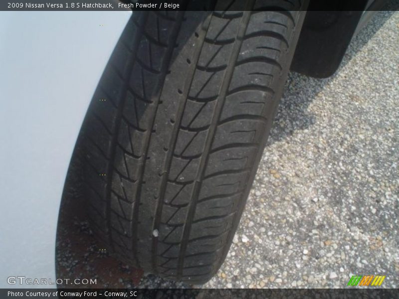 Fresh Powder / Beige 2009 Nissan Versa 1.8 S Hatchback
