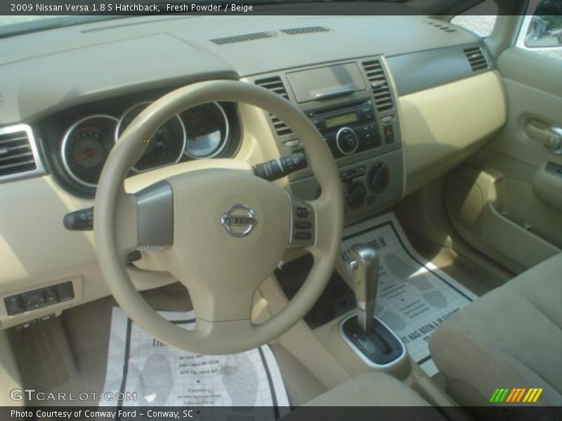 Fresh Powder / Beige 2009 Nissan Versa 1.8 S Hatchback