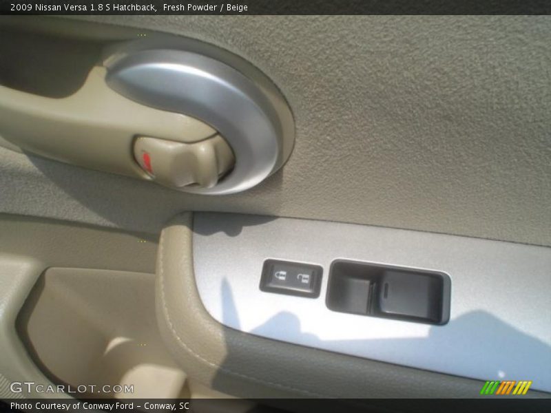 Fresh Powder / Beige 2009 Nissan Versa 1.8 S Hatchback