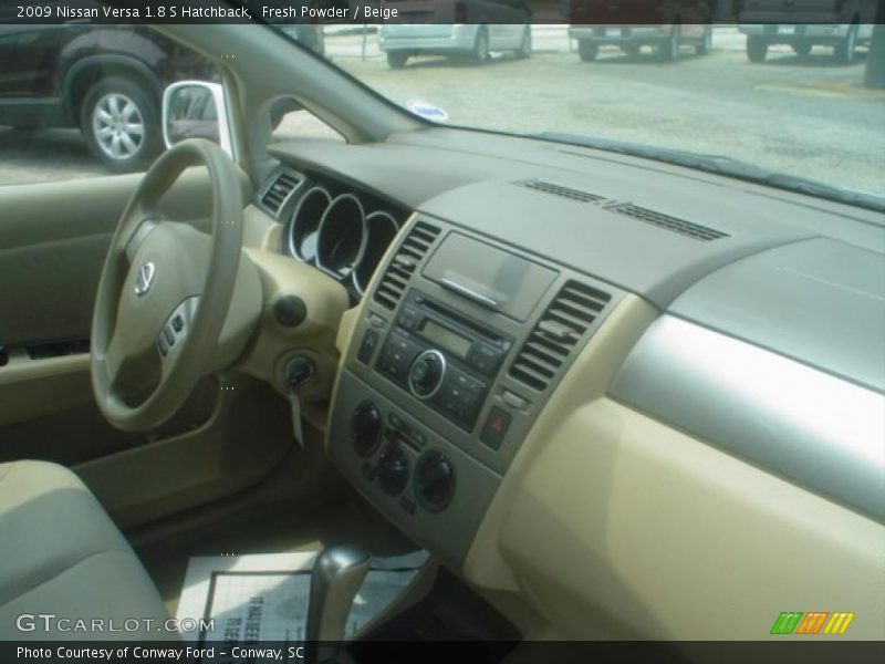 Fresh Powder / Beige 2009 Nissan Versa 1.8 S Hatchback