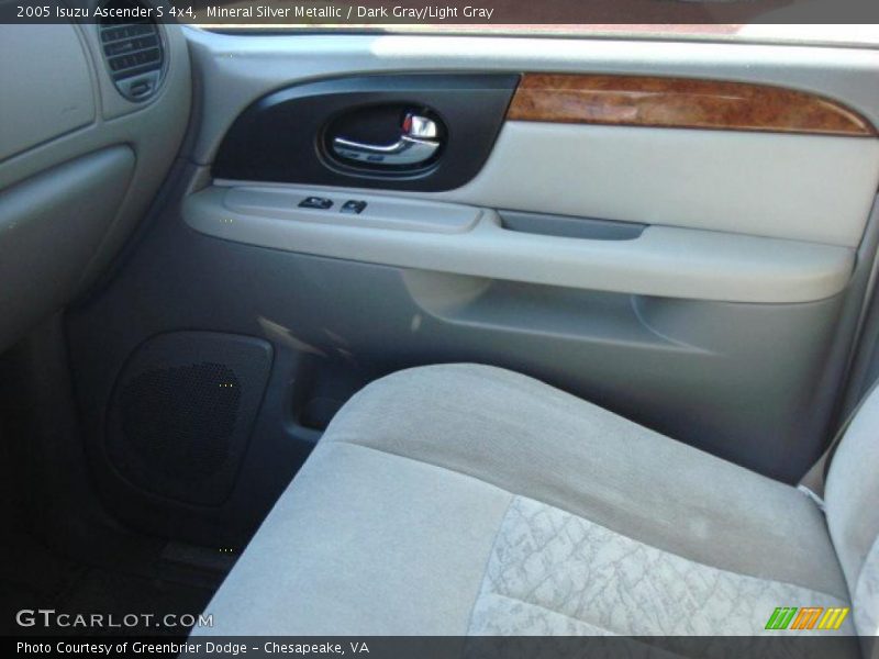 Mineral Silver Metallic / Dark Gray/Light Gray 2005 Isuzu Ascender S 4x4