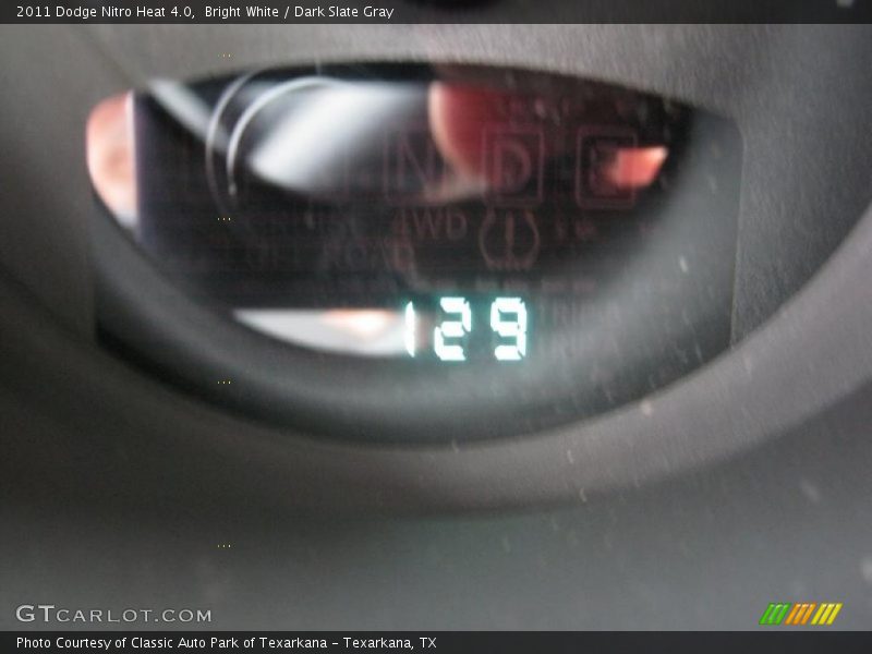 Bright White / Dark Slate Gray 2011 Dodge Nitro Heat 4.0