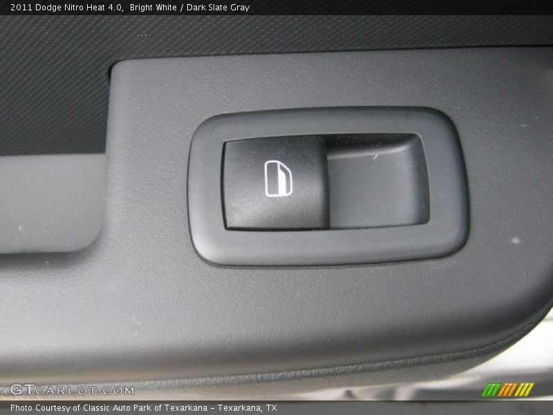 Bright White / Dark Slate Gray 2011 Dodge Nitro Heat 4.0