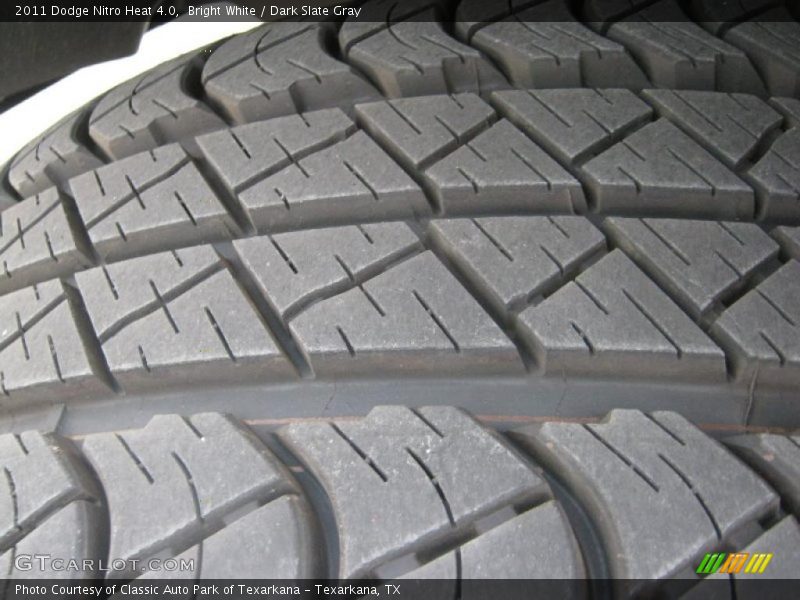 Bright White / Dark Slate Gray 2011 Dodge Nitro Heat 4.0