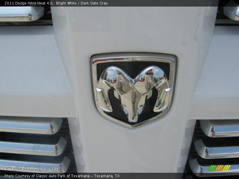 Bright White / Dark Slate Gray 2011 Dodge Nitro Heat 4.0