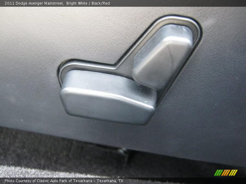 Bright White / Black/Red 2011 Dodge Avenger Mainstreet