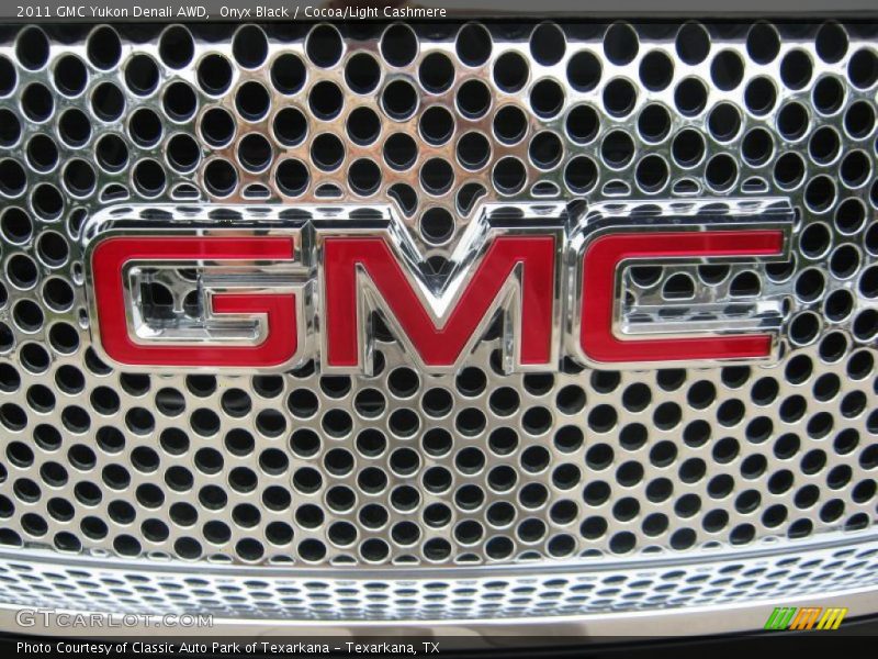 Onyx Black / Cocoa/Light Cashmere 2011 GMC Yukon Denali AWD