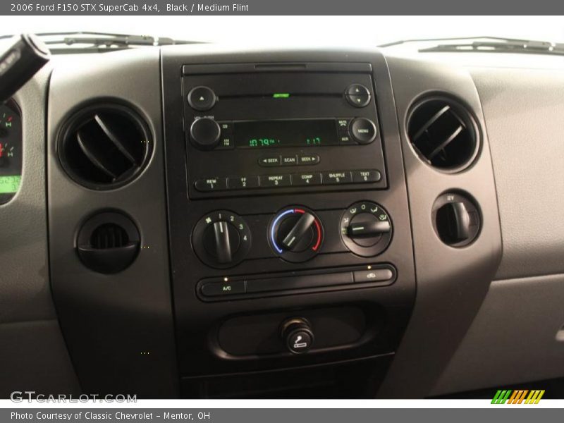 Black / Medium Flint 2006 Ford F150 STX SuperCab 4x4