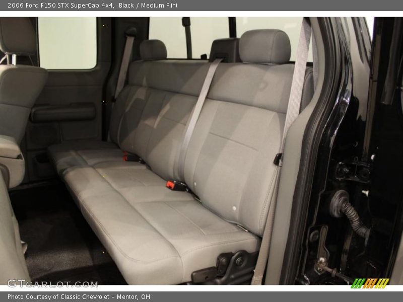 Black / Medium Flint 2006 Ford F150 STX SuperCab 4x4
