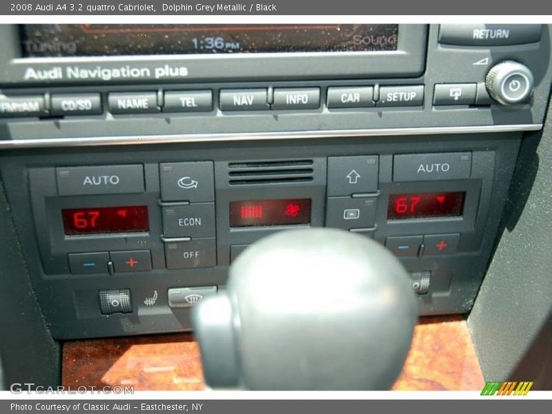 Controls of 2008 A4 3.2 quattro Cabriolet