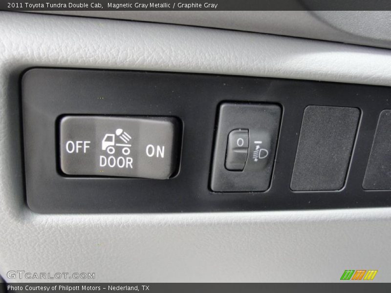 Magnetic Gray Metallic / Graphite Gray 2011 Toyota Tundra Double Cab