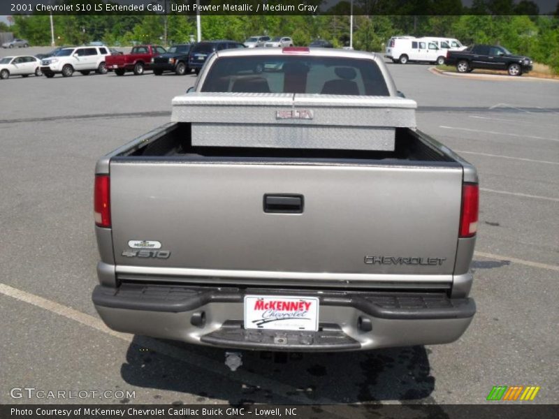 Light Pewter Metallic / Medium Gray 2001 Chevrolet S10 LS Extended Cab