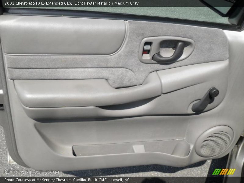 Light Pewter Metallic / Medium Gray 2001 Chevrolet S10 LS Extended Cab