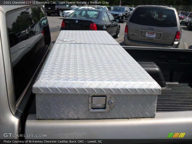 Light Pewter Metallic / Medium Gray 2001 Chevrolet S10 LS Extended Cab