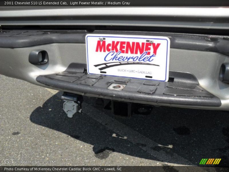 Light Pewter Metallic / Medium Gray 2001 Chevrolet S10 LS Extended Cab
