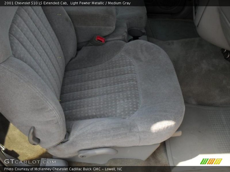 Light Pewter Metallic / Medium Gray 2001 Chevrolet S10 LS Extended Cab