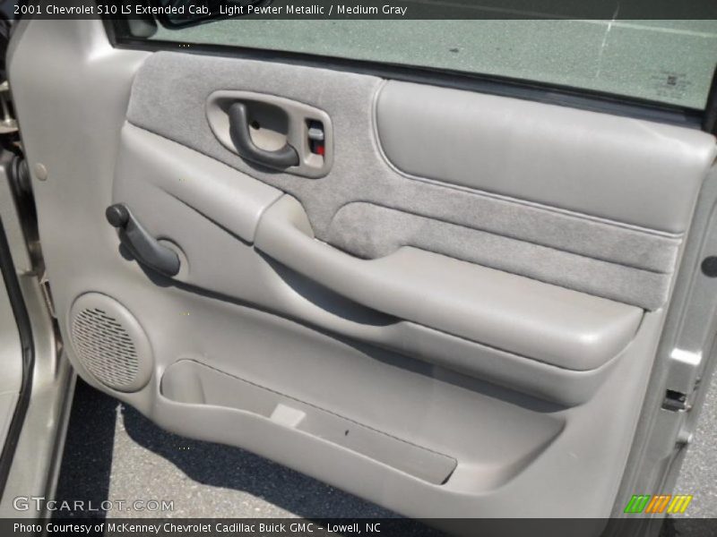 Light Pewter Metallic / Medium Gray 2001 Chevrolet S10 LS Extended Cab