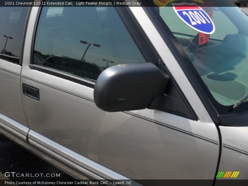 Light Pewter Metallic / Medium Gray 2001 Chevrolet S10 LS Extended Cab